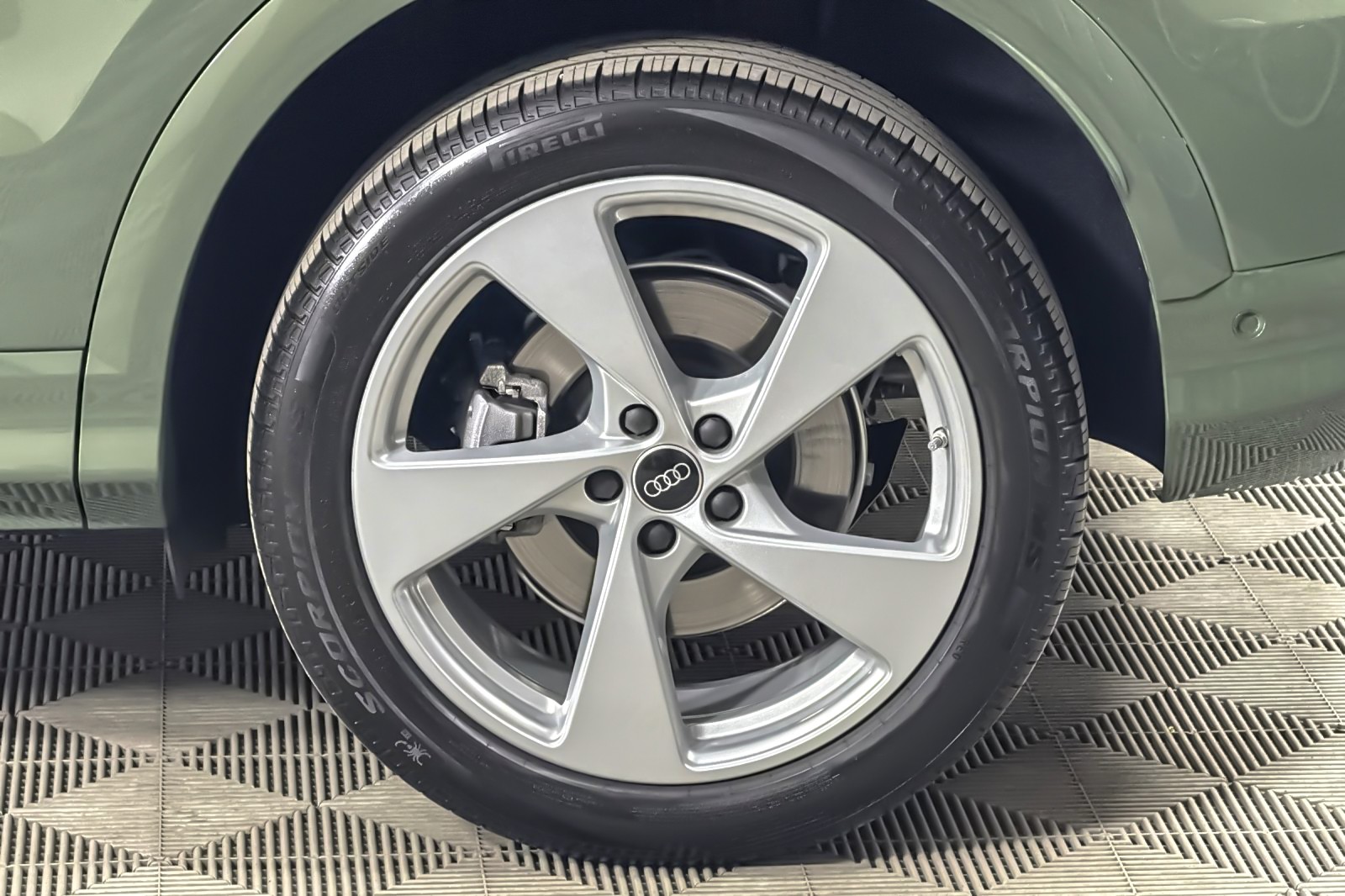 Used 2025 District Green Metallic Audi Premium Plus 2.0 TFSI quattro image 26