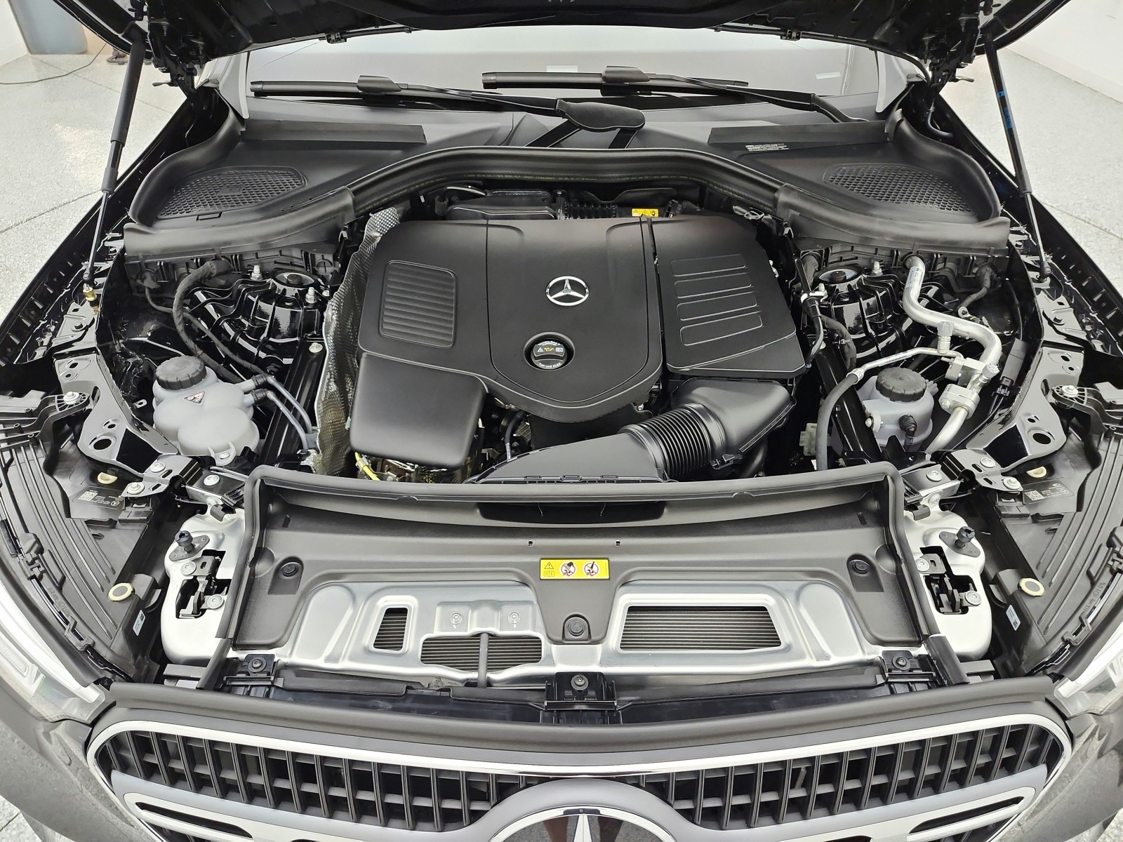 New 2027 Black Mercedes-Benz GLC 300 SUV image 12