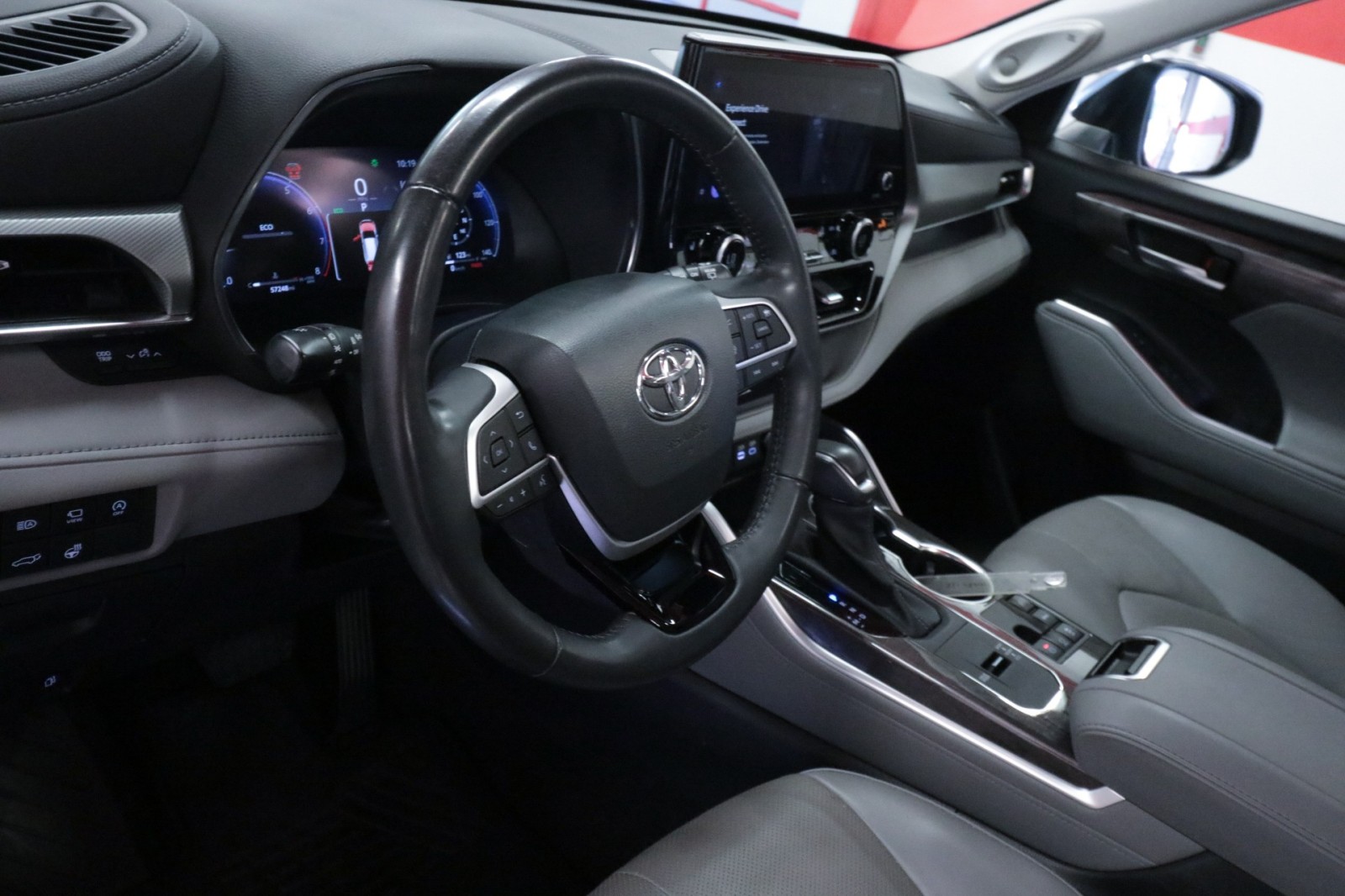 Used Car 2023 Toyota Highlander  Platinum For Sale Under $40,000 In Austin, Texas