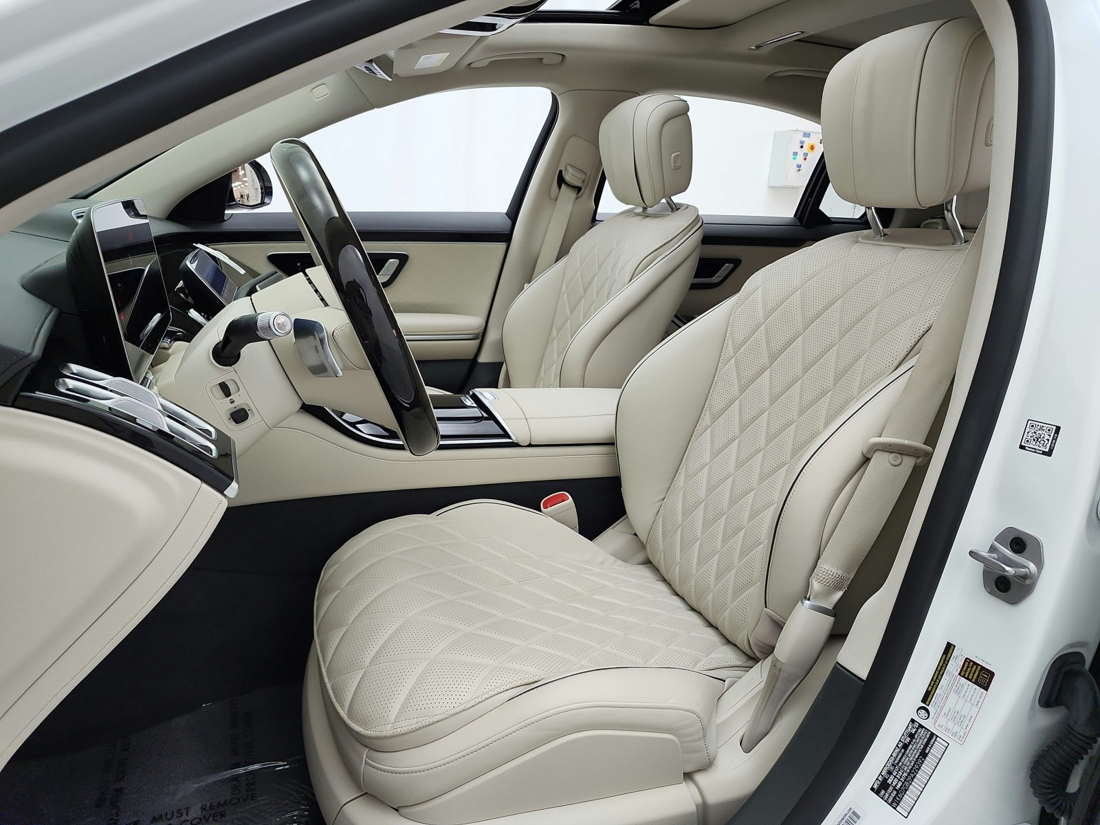 Certified Used 2023 MANUFAKTUR Diamond White Mercedes-Benz S 580 4MATIC® Sedan image 13