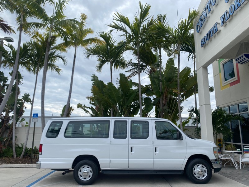 2008 Ford Econoline Wagon XLT 15 PASSENGERS E350 CLEAN in , 