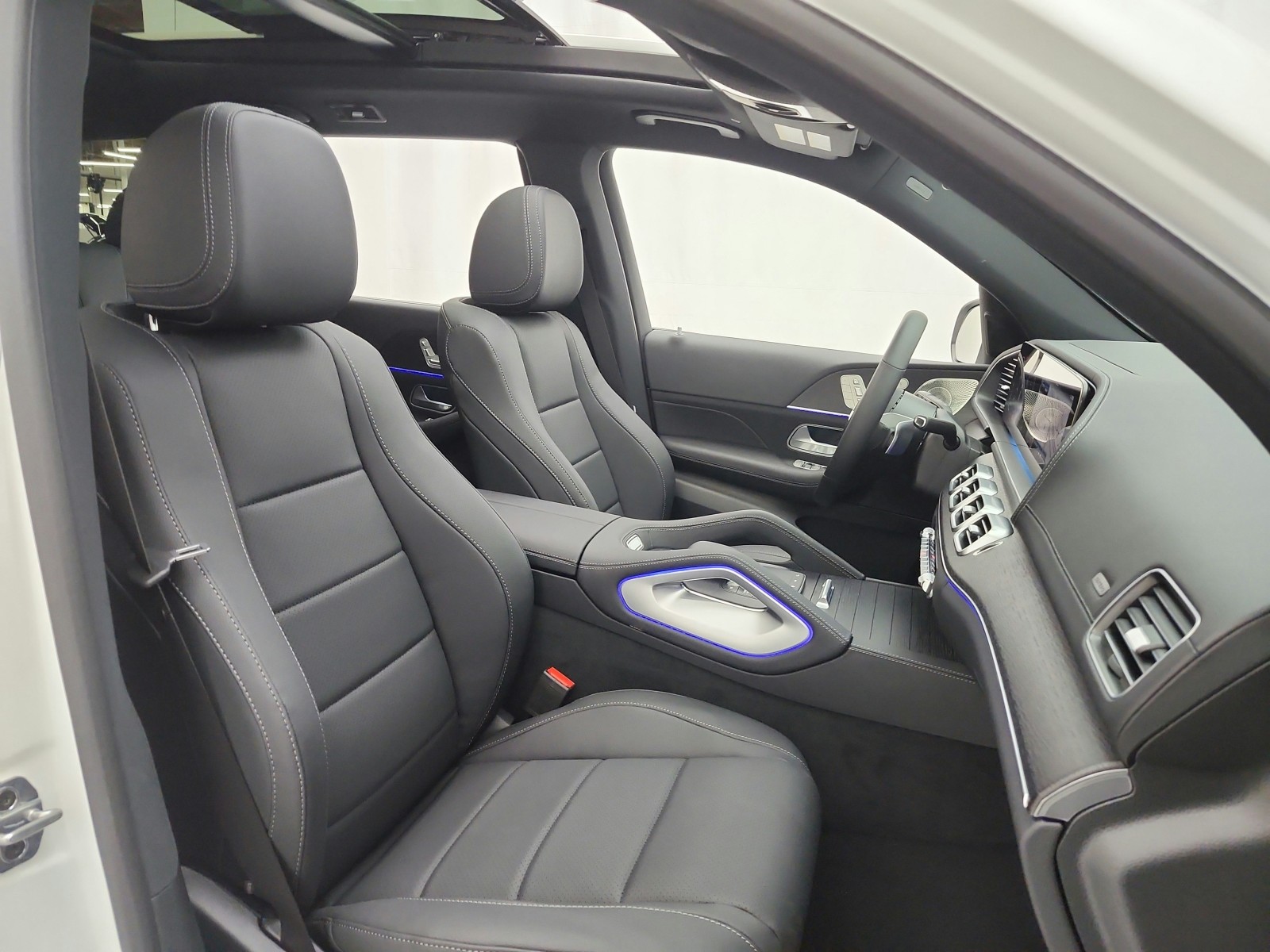 New 2026 Polar White Mercedes-Benz GLS 450 4MATIC® SUV image 15