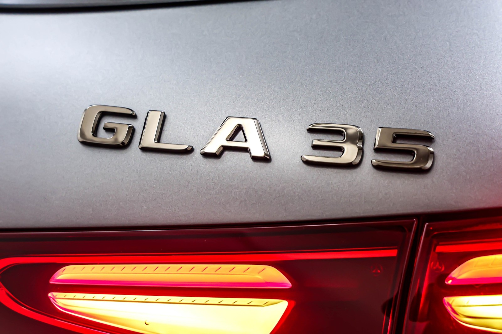 New 2026 MANUFAKTUR Mountain Grey Magno Mercedes-Benz AMG® GLA 35 image 9