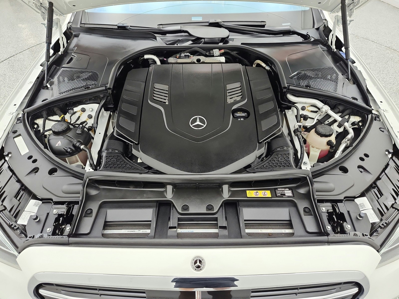 Certified Used 2023 MANUFAKTUR Diamond White Mercedes-Benz S 580 4MATIC® Sedan image 16