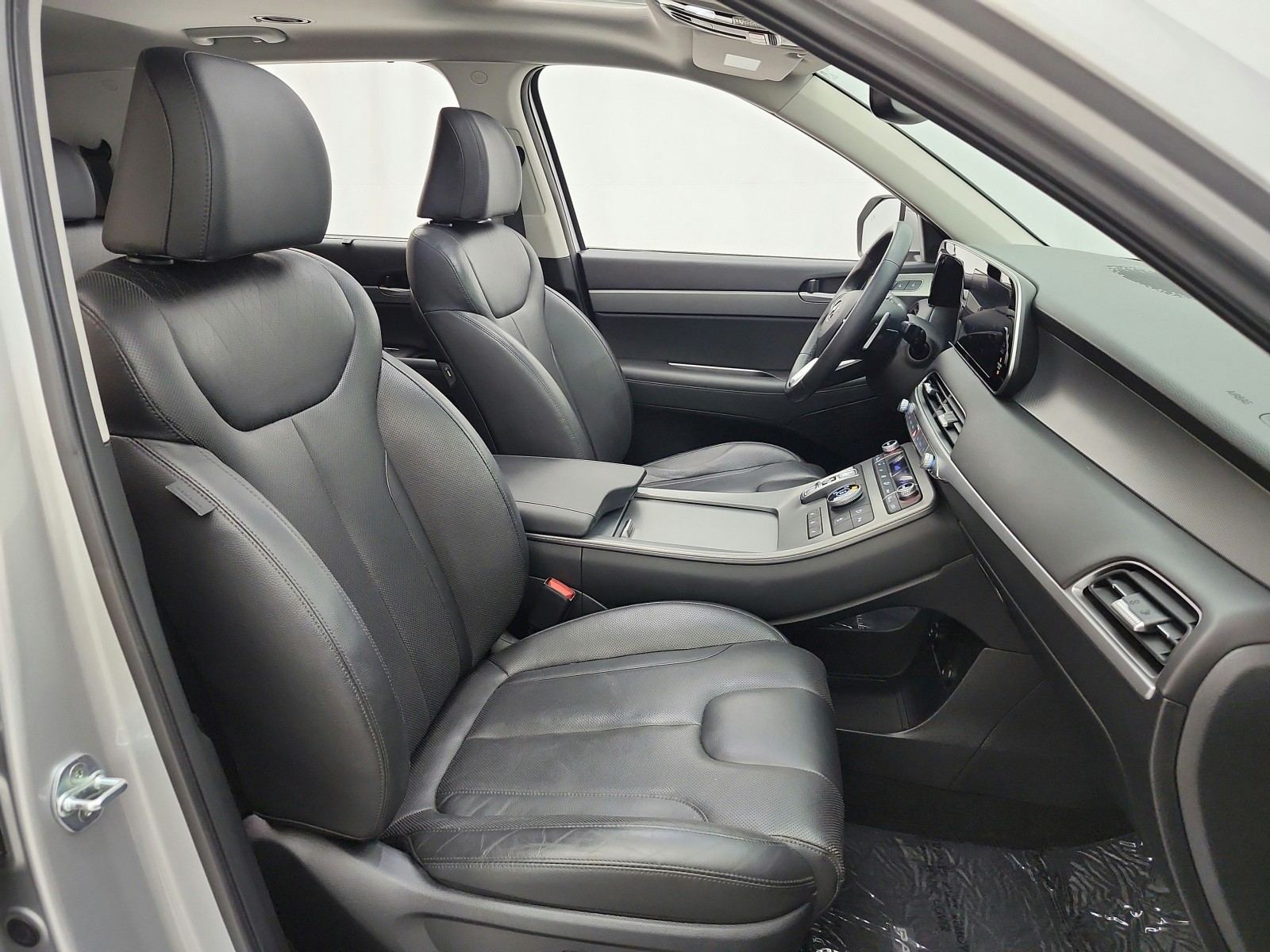 Used 2022 Typhoon Silver Hyundai SEL AWD image 19