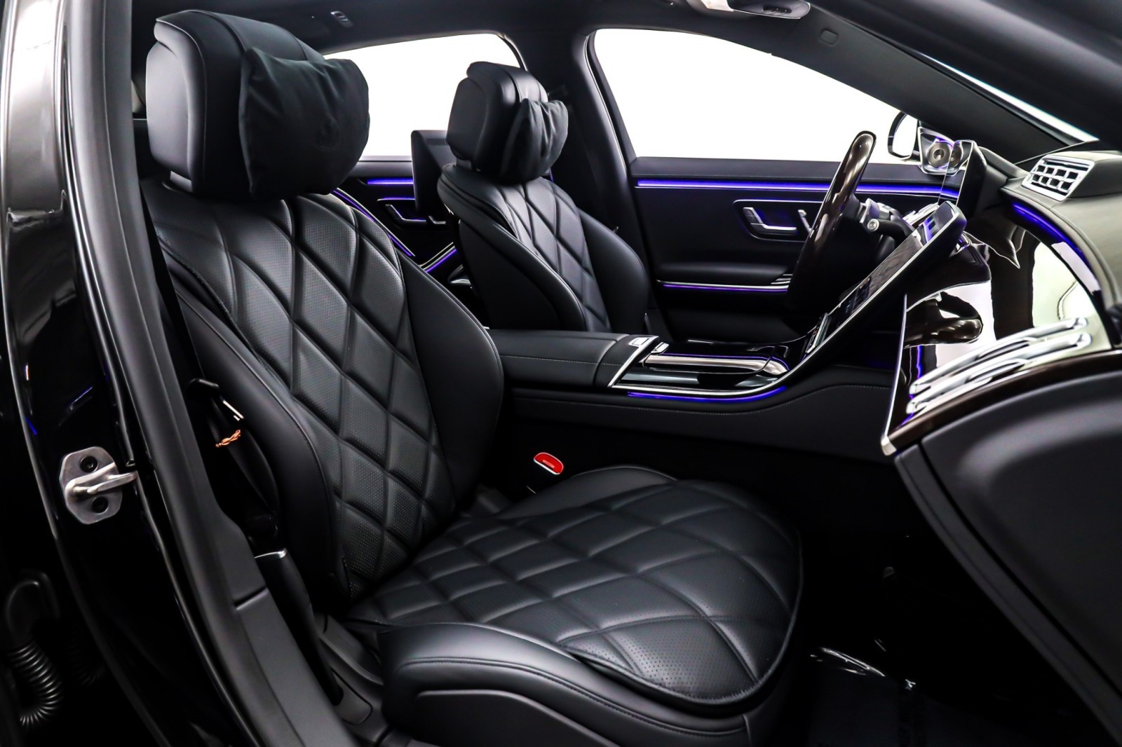 New 2026 Obsidian Black Metallic Mercedes-Benz Maybach S 680 image 7