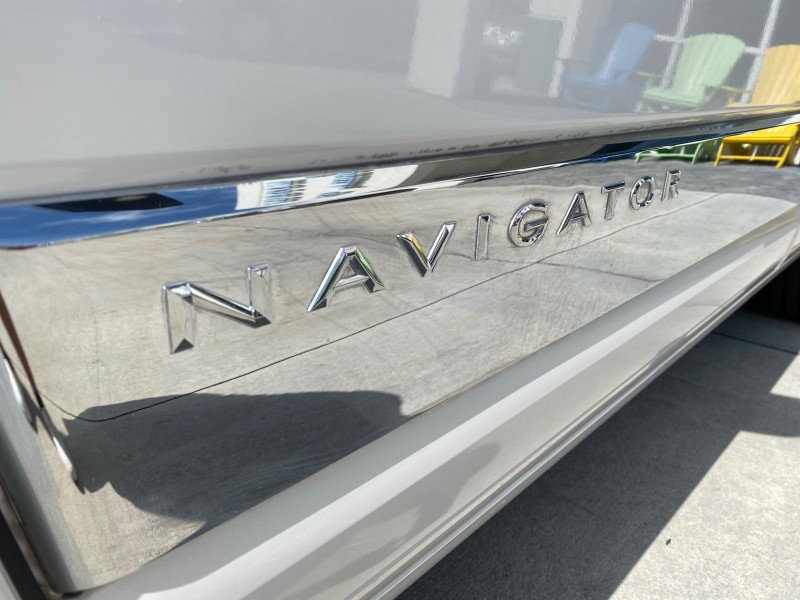 2010 Lincoln Navigator 4WD SUNROOF LOW MILES 31,209 in , 