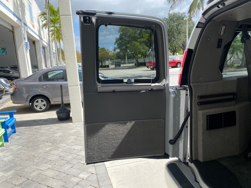2013 GMC SAVANA HI TOP CONVERSION HANDICAP LIFT LOW MILES 24,857 in , 