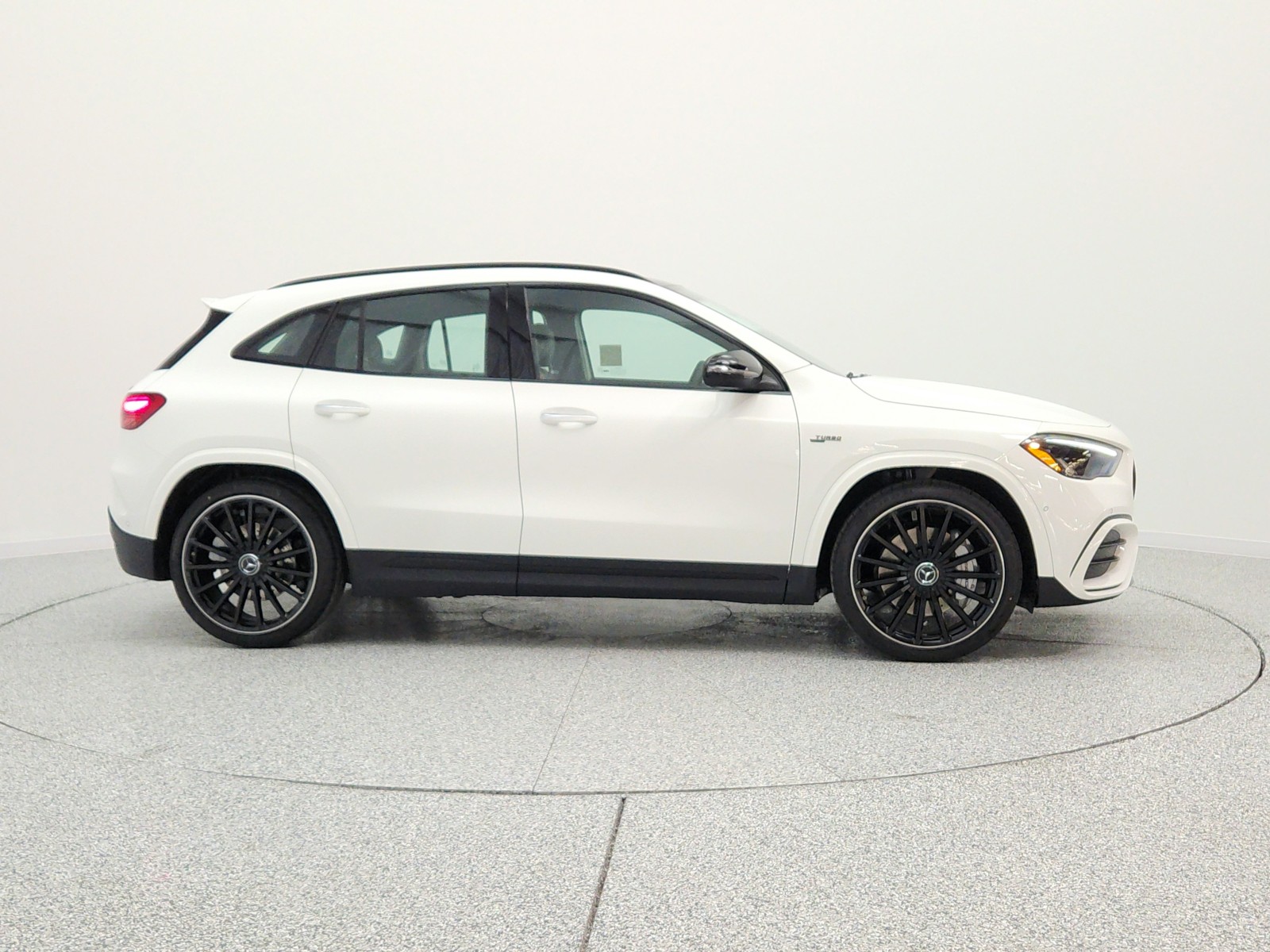 New 2026 Polar White Mercedes-Benz AMG® GLA 35 4MATIC SUV image 4