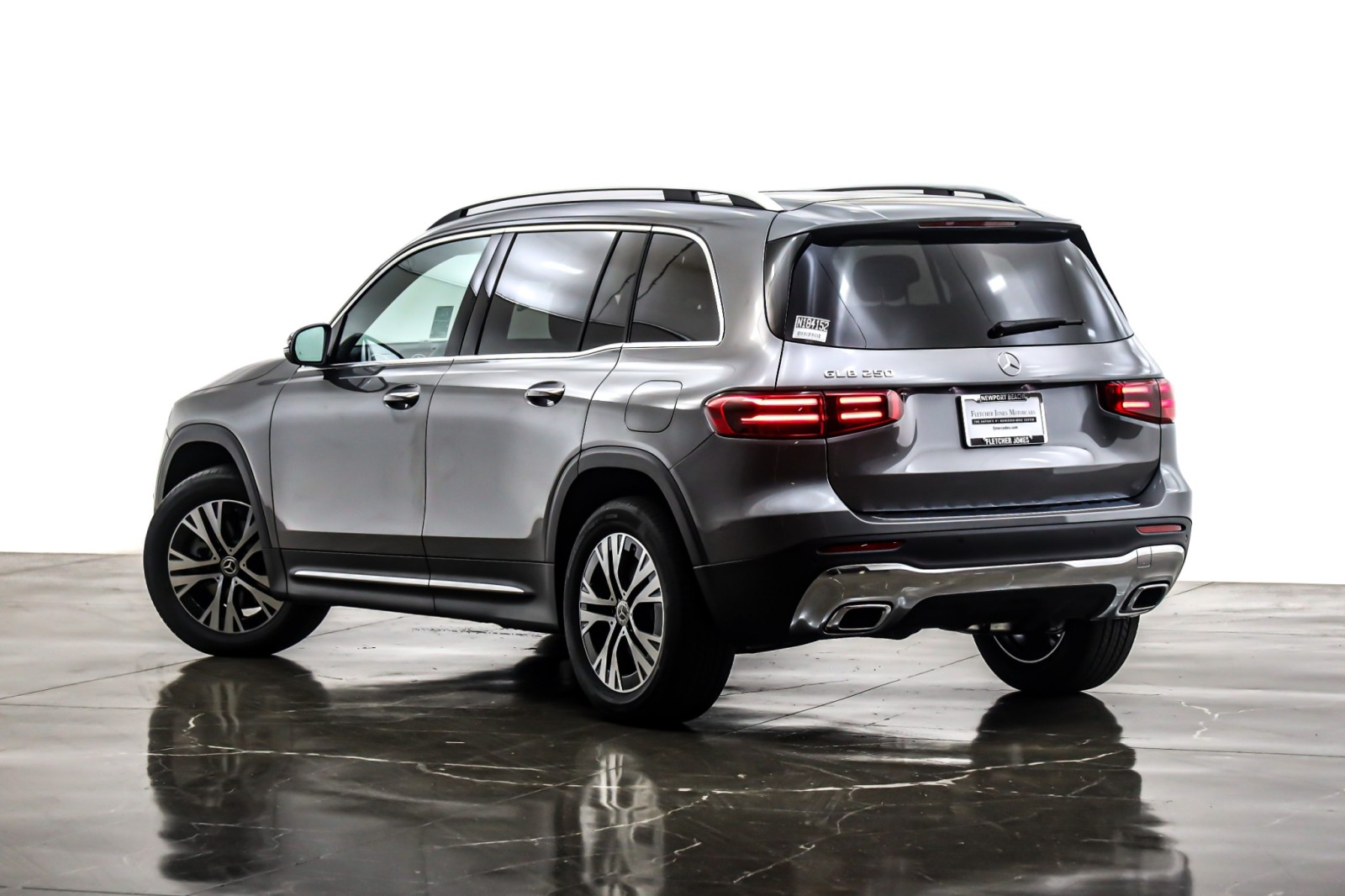 New 2026 Mountain Grey Metallic Mercedes-Benz GLB 250 SUV image 12