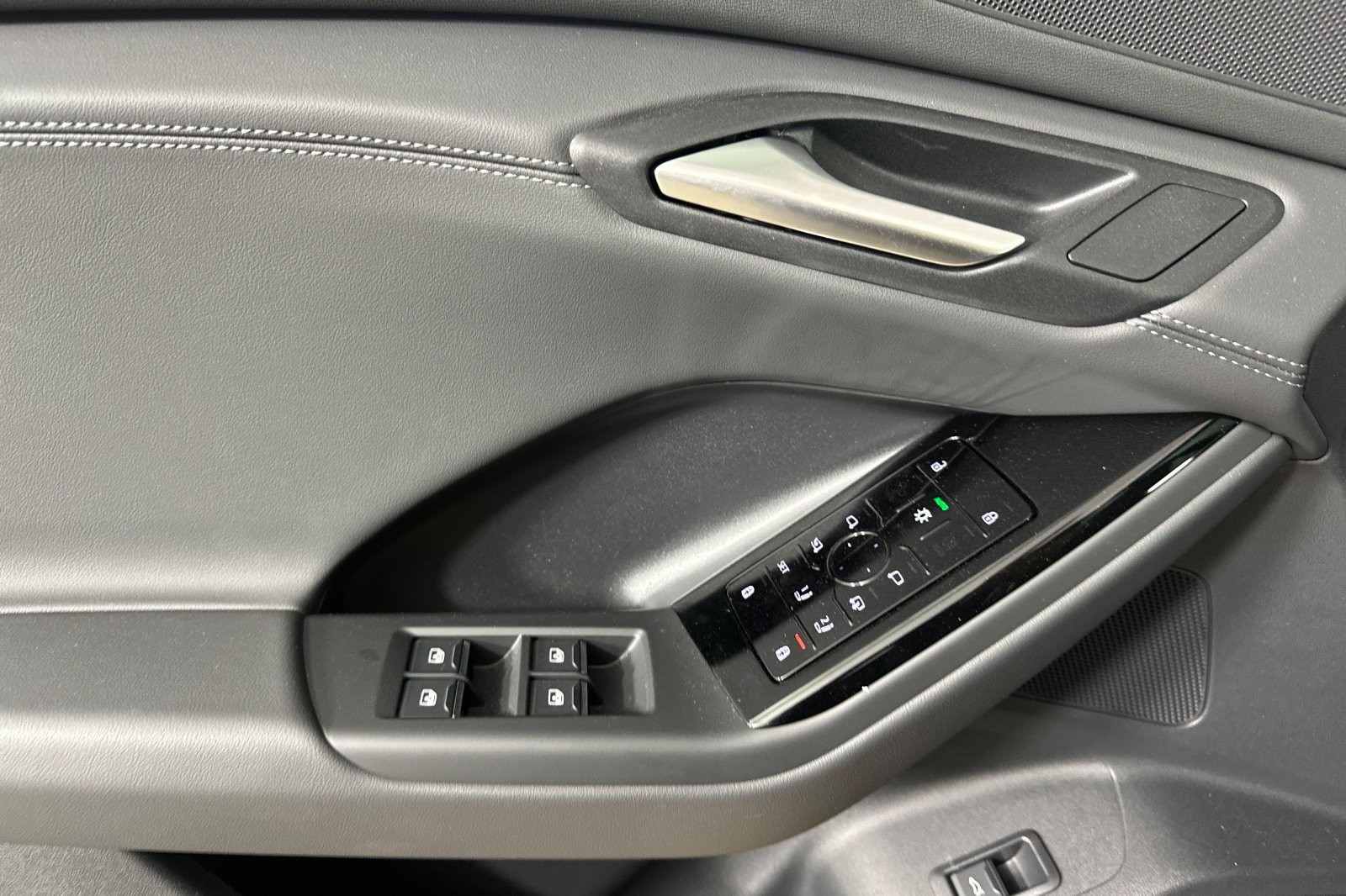 New 2027 Magnet Gray Audi Premium quattro image 10