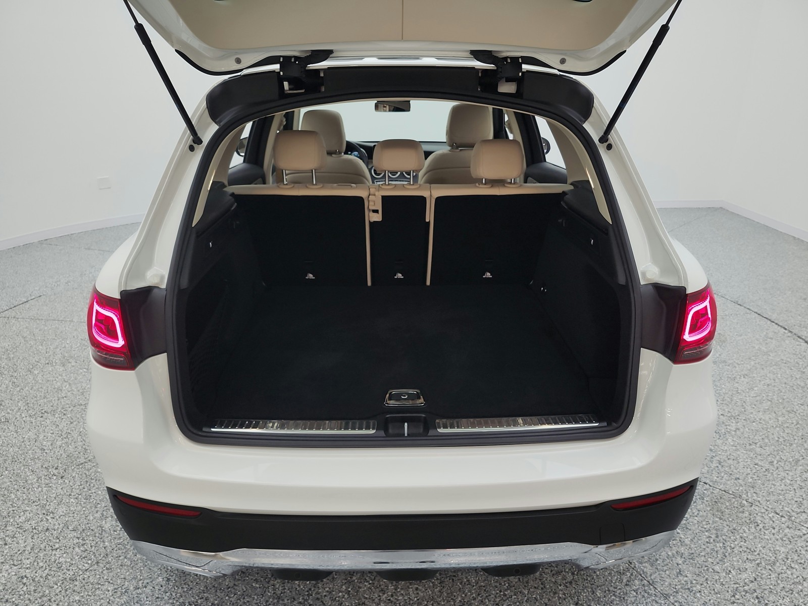 Used 2022 Polar White Mercedes-Benz GLC 300 SUV image 27