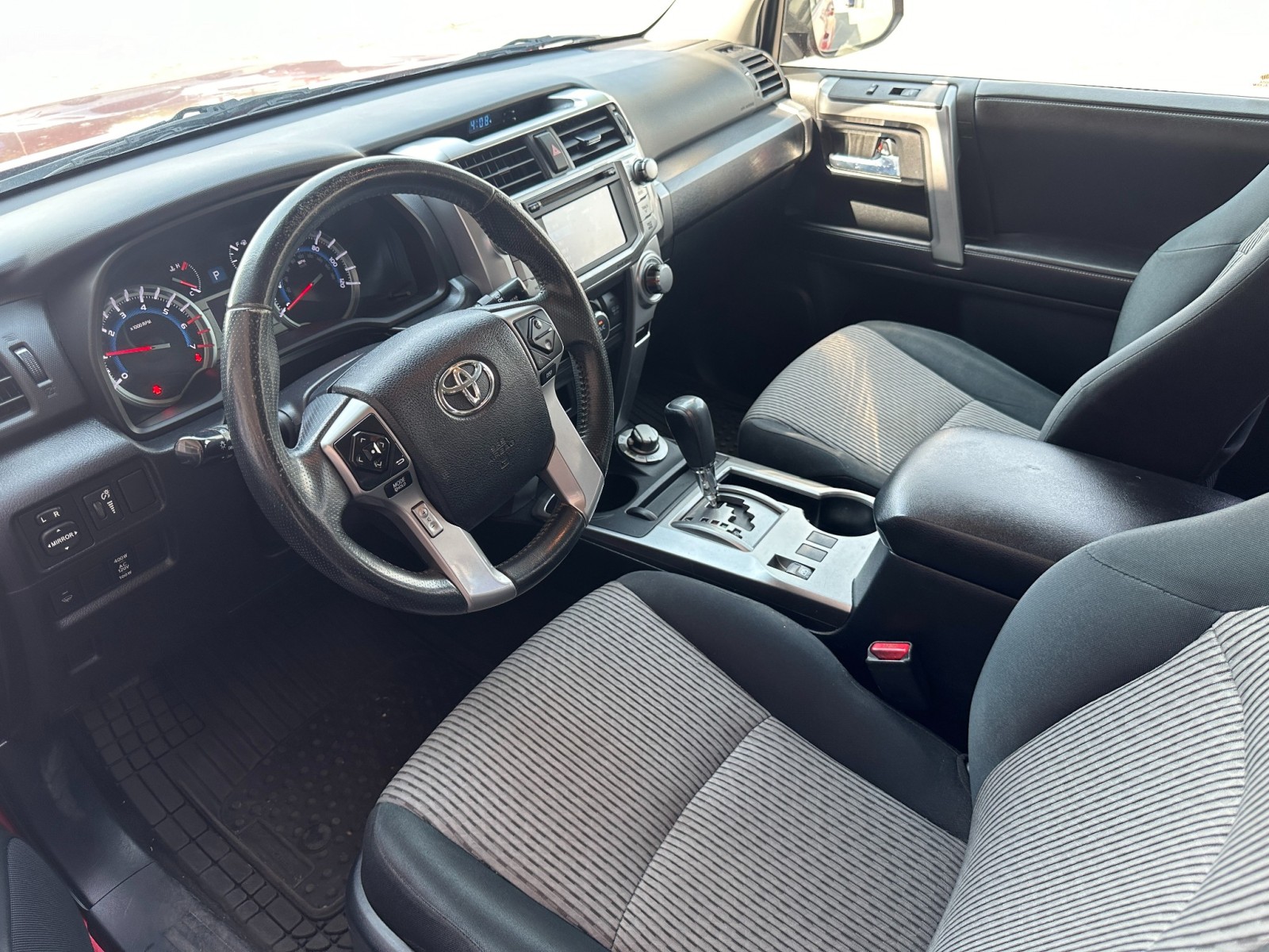 2016 Toyota 4Runner SR5 14