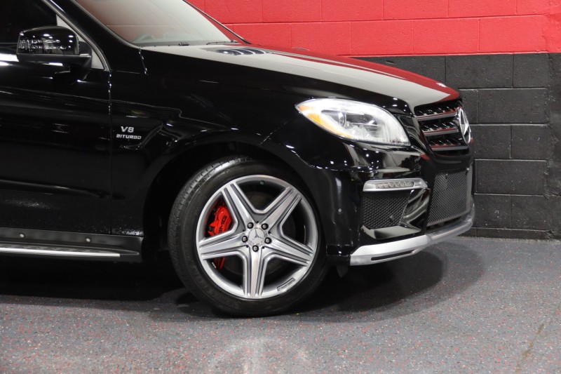 2014 Mercedes-Benz ML63 AMG Designo w/Performance Package 4-Matic 4dr Suv in , 