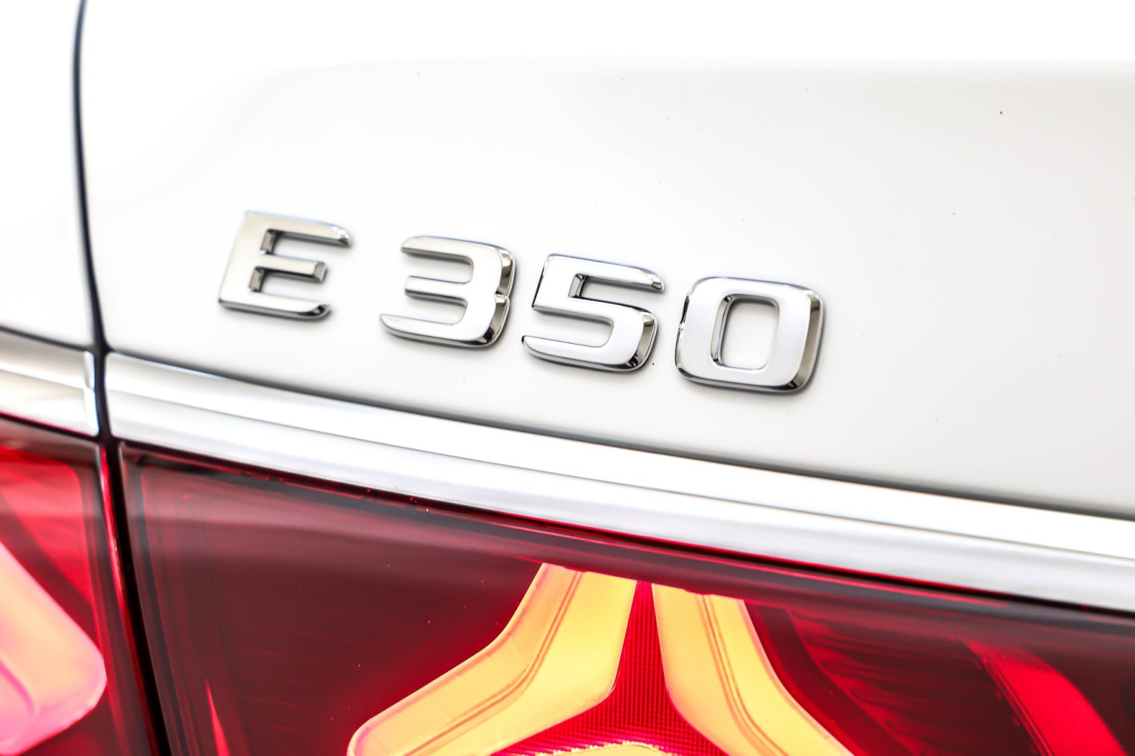 New 2026 Polar White Mercedes-Benz E 350 image 9