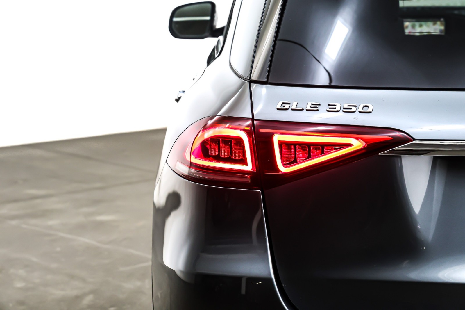 Used 2020 Selenite Grey Metallic Mercedes-Benz GLE 350 4MATIC® SUV image 15