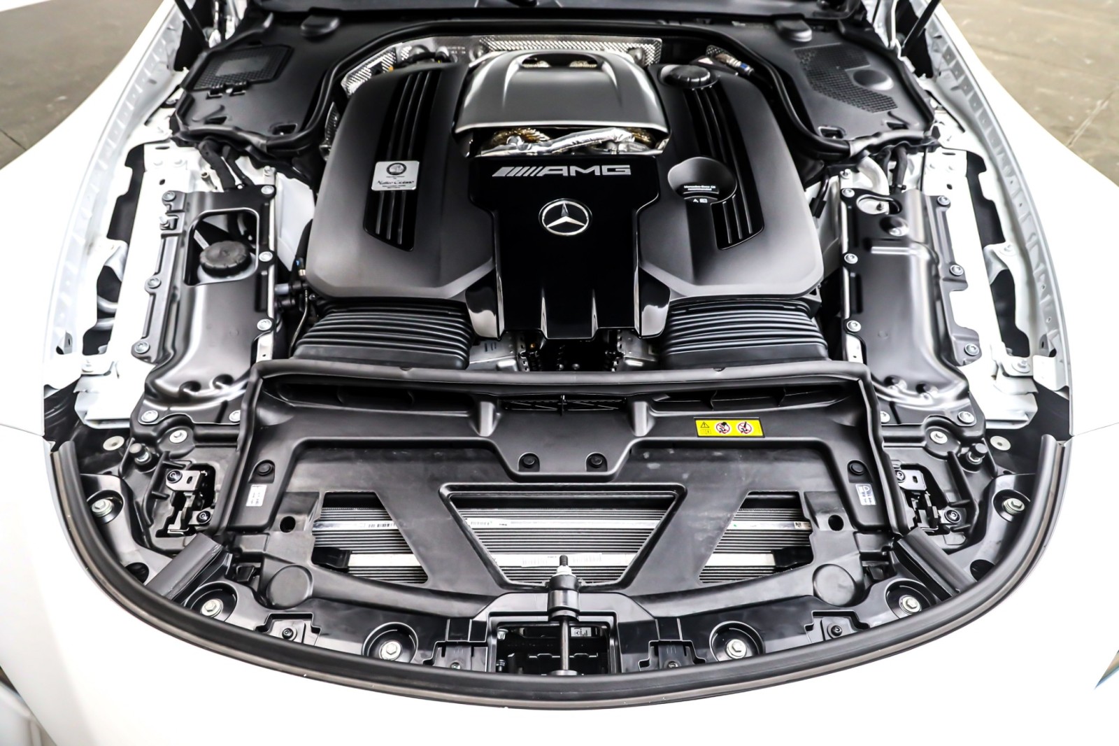 New 2025 MANUFAKTUR Moonlight White Metallic Mercedes-Benz AMG® SL 63 S E Performance Roadster image 11