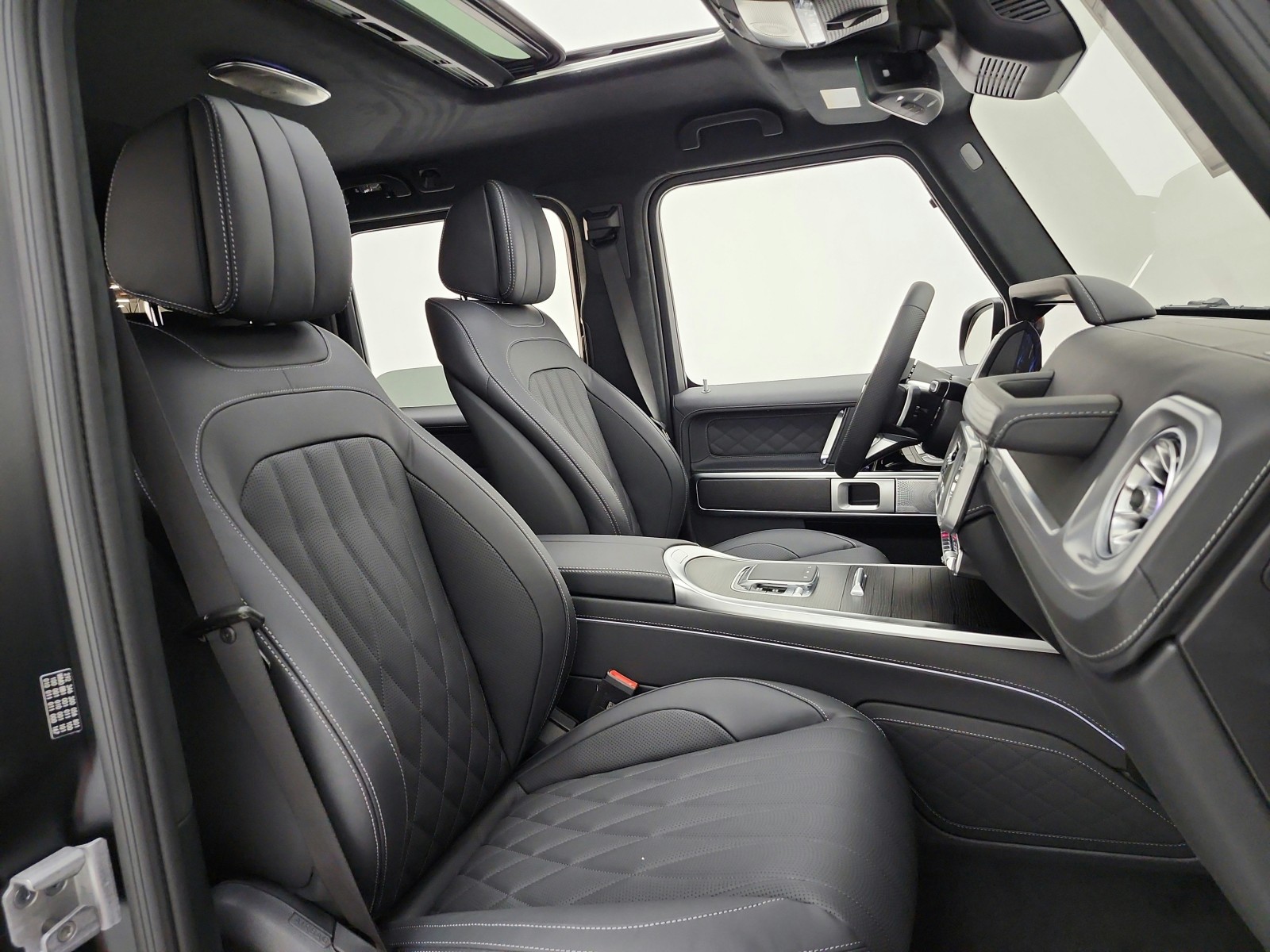 New 2027 MANUFAKTUR Night Black magno Mercedes-Benz G 580e SUV image 15