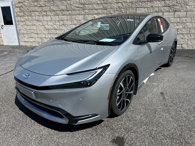 ToyotaPrius Plug-In Hybrid4