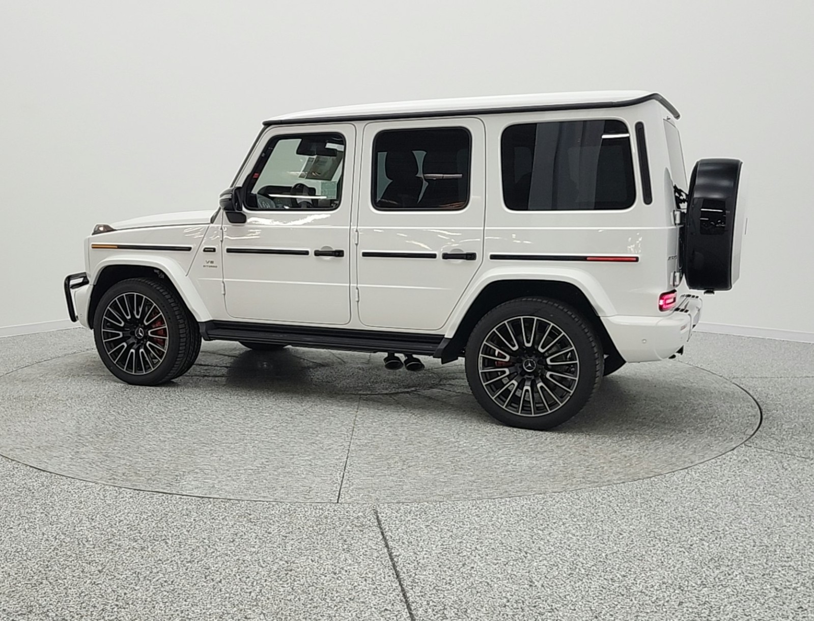 New 2026 MANUFAKTUR Moonlight White Metallic Mercedes-Benz AMG® G 63 SUV image 7