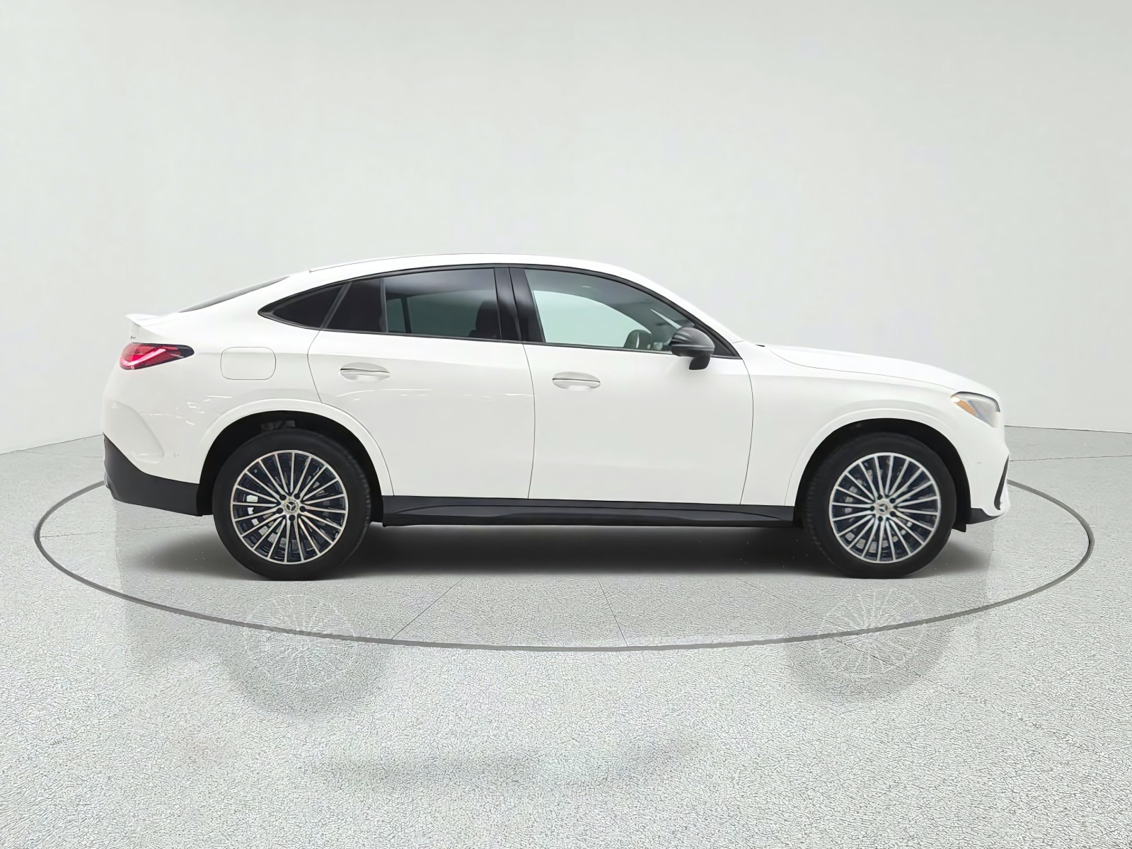 New 2027 Polar White Mercedes-Benz GLC 300 4MATIC® Coupe image 4