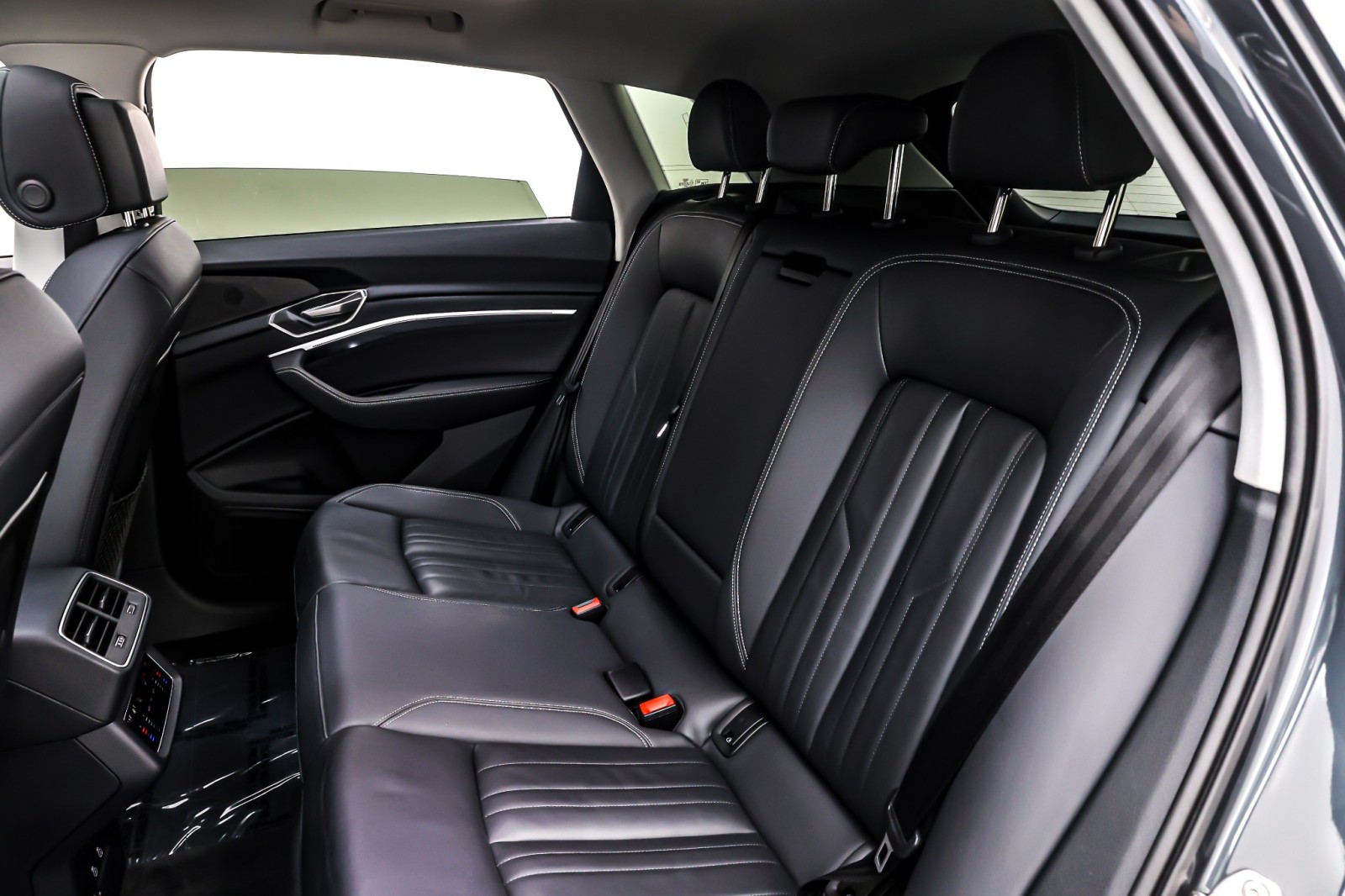 Used 2024 Manhattan Gray Metallic Audi Premium quattro image 9