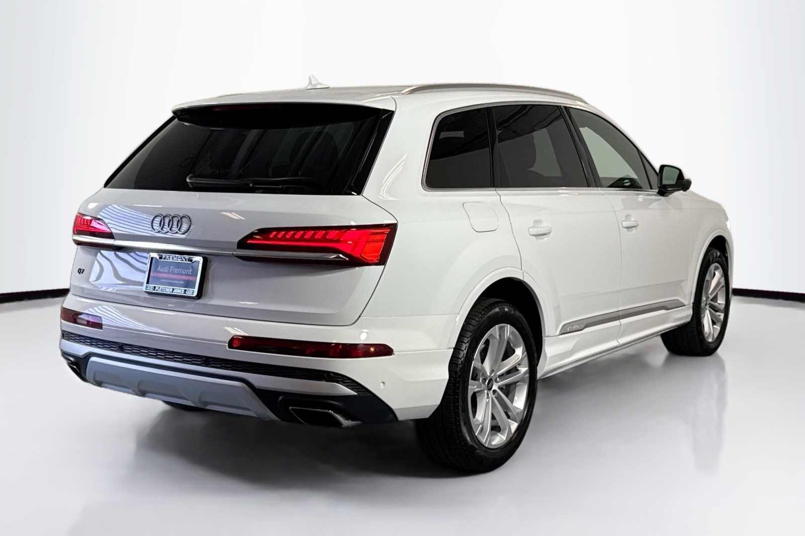Used 2025 Carrara White Audi Premium Plus image 5