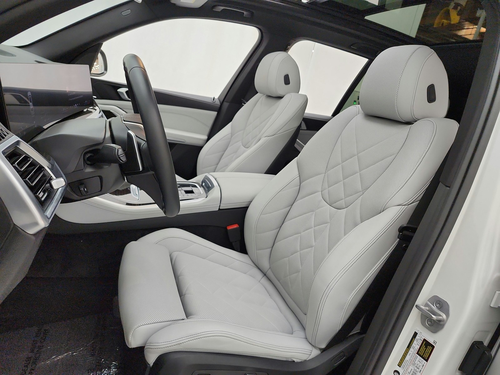 Used 2024 Alpine White BMW sDrive40i Sports Activity Vehicle image 10