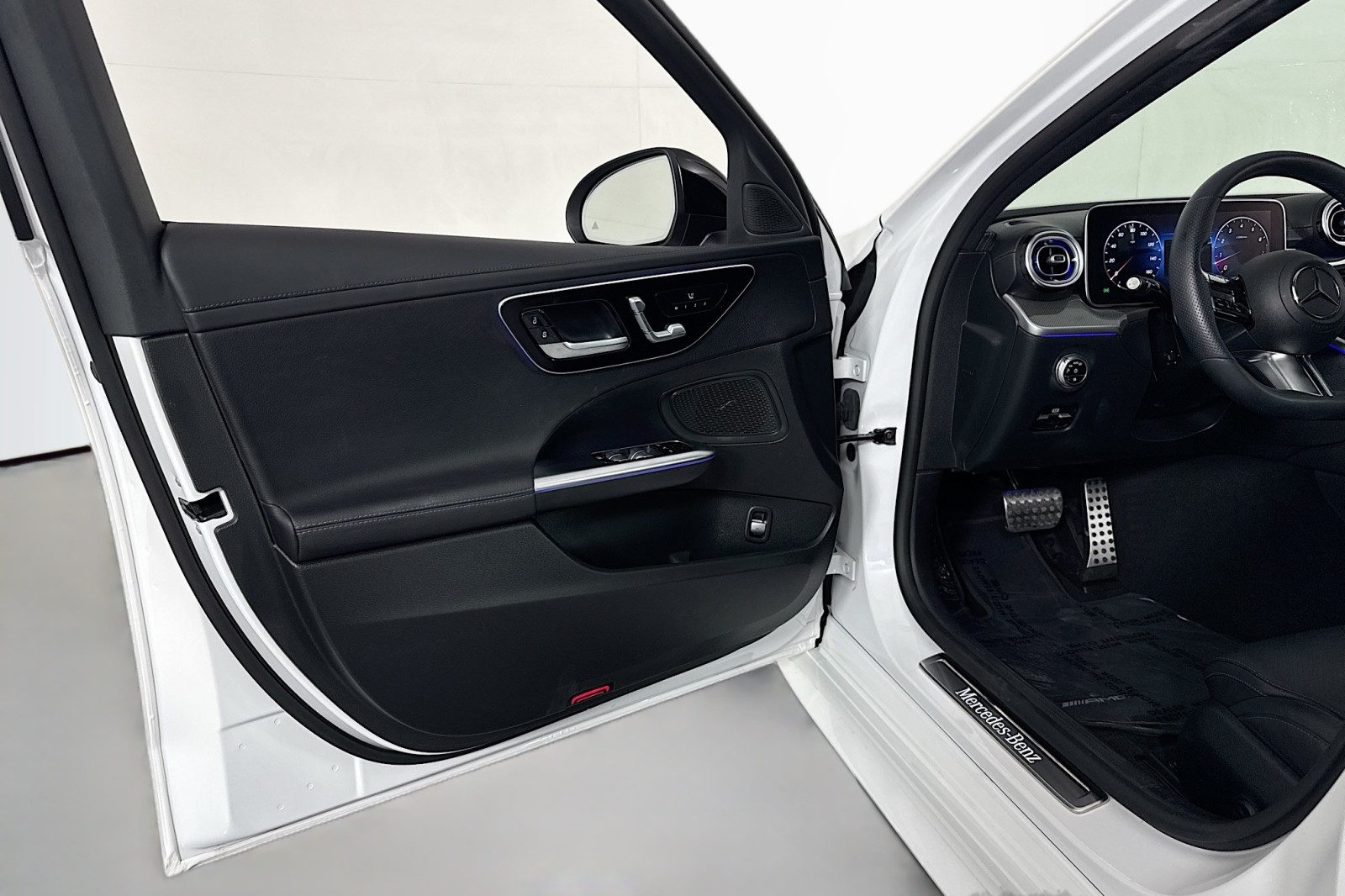 Used 2022 MANUFAKTUR Moonlight White Metallic Mercedes-Benz C 300 image 20