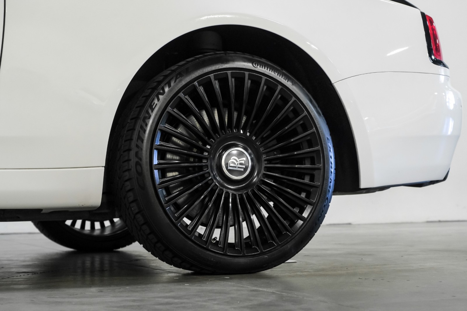 2016 Rolls-Royce Wraith StarlightHeadliner ACSeats CustomAlloys Piping RRMonogram 62