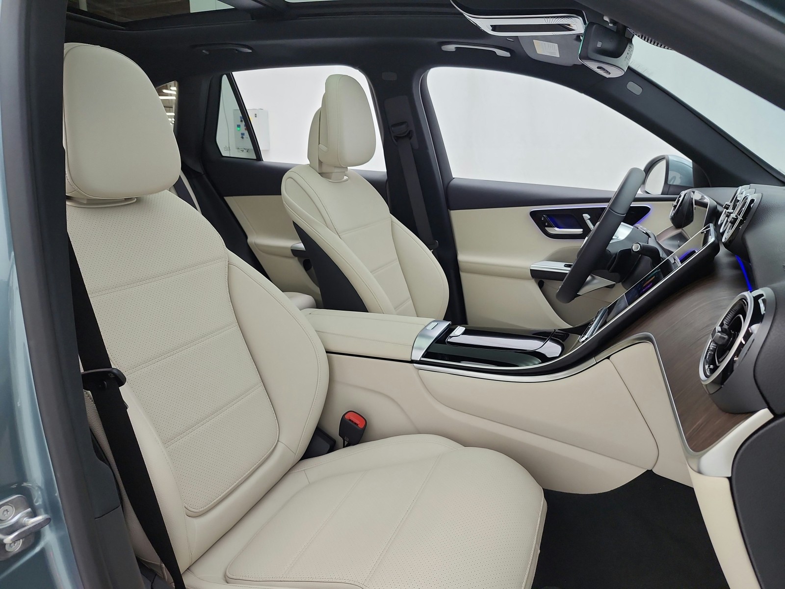 New 2026 Verde Silver Metallic Mercedes-Benz GLC 300 image 13