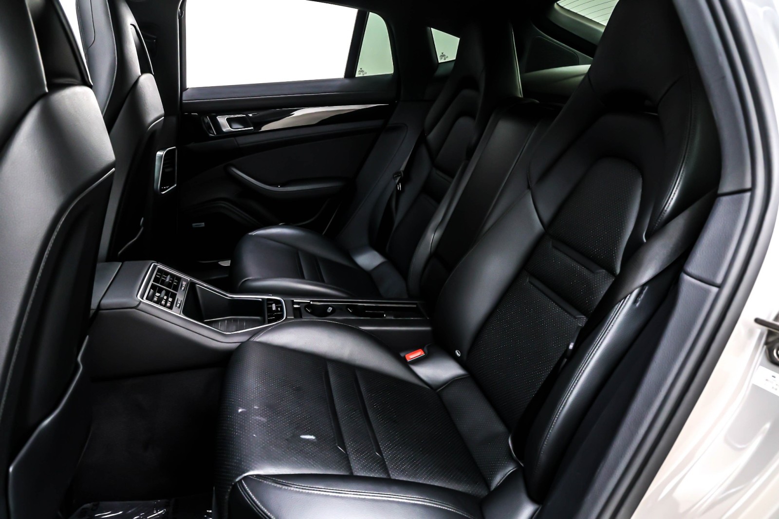 Used 2019 Chalk Porsche  image 7