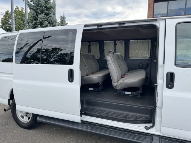 2022 Chevrolet Express Passenger LS 15 Passenger Van 18