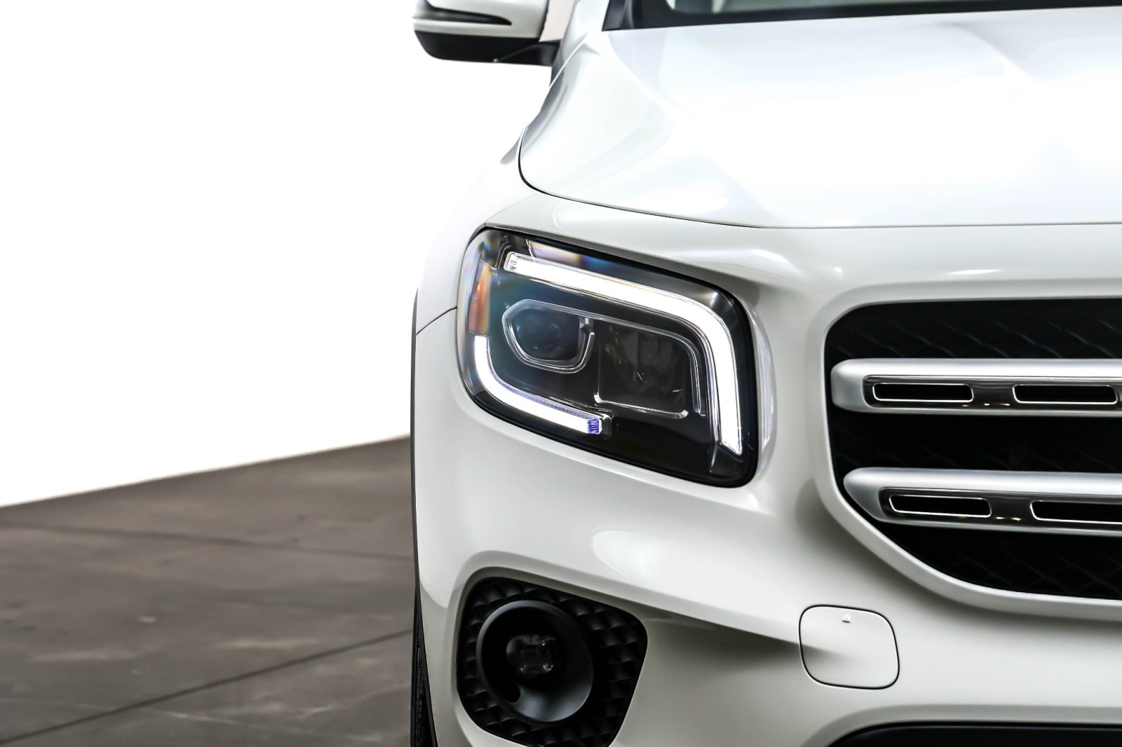 Used 2023 Polar White Mercedes-Benz GLB 250 image 13