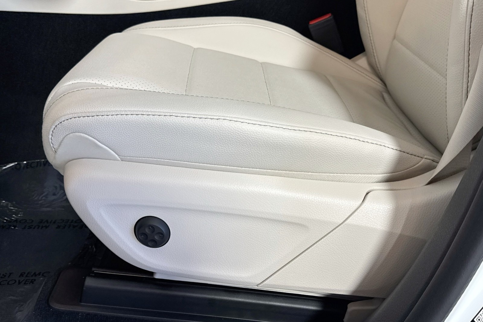 New 2026 MANUFAKTUR Moonlight White Metallic Mercedes-Benz GLS 450 4MATIC® SUV image 17