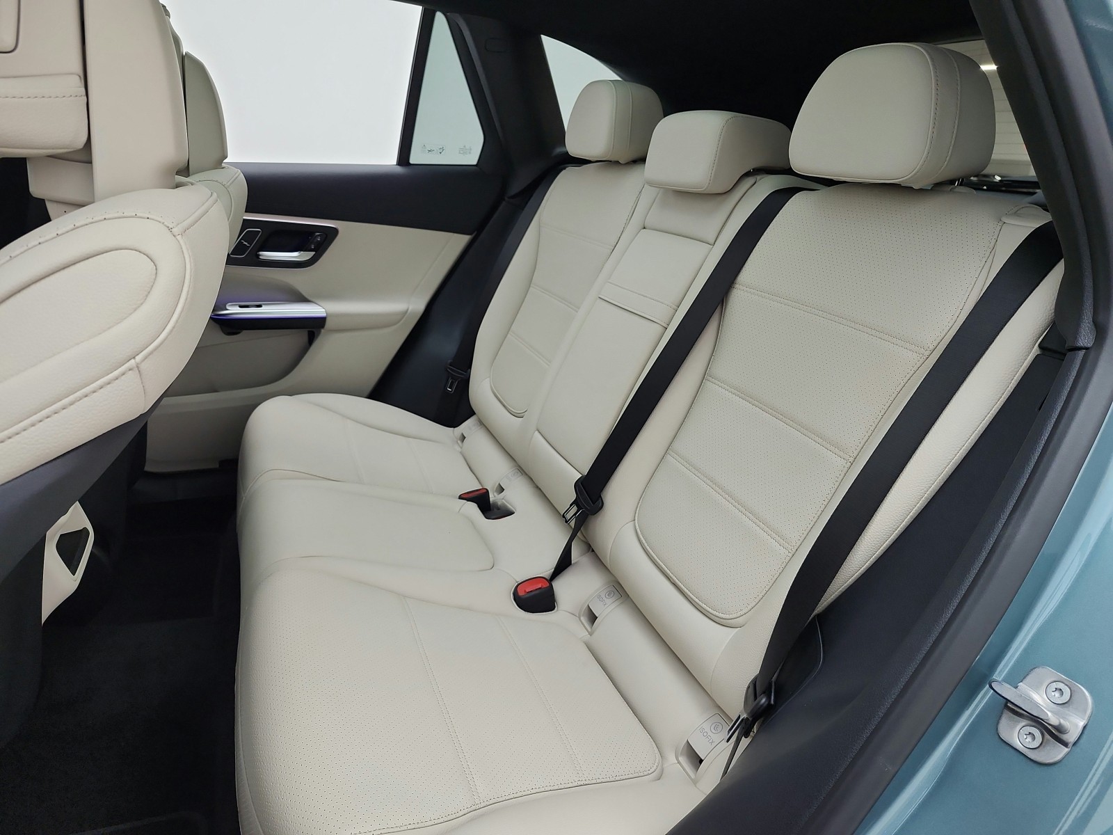 New 2027 Verde Silver Metallic Mercedes-Benz GLC 300 SUV image 11