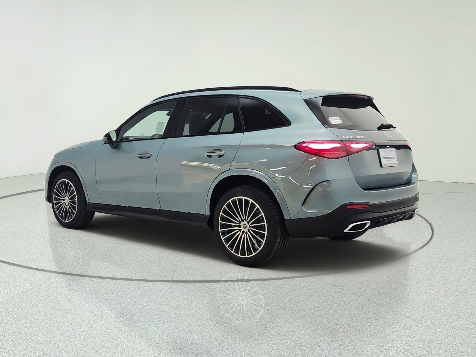 New 2027 Verde Silver Metallic Mercedes-Benz GLC 300 SUV image 7