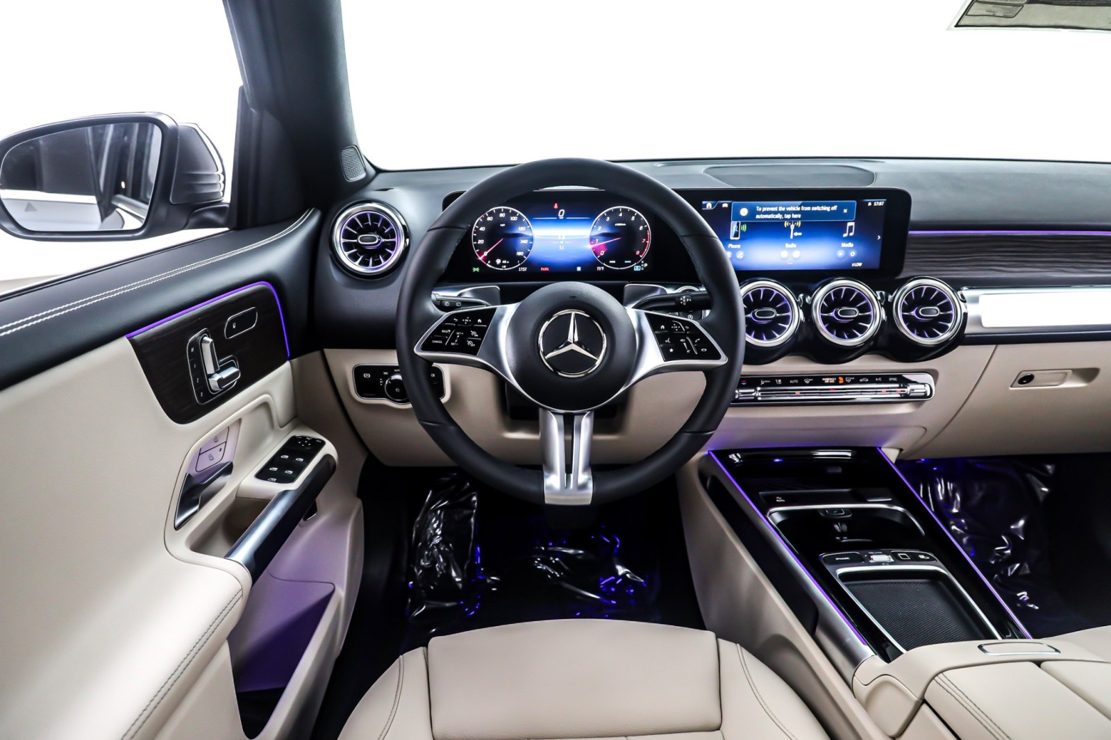 New 2026 Mountain Grey Metallic Mercedes-Benz GLB 250 image 4