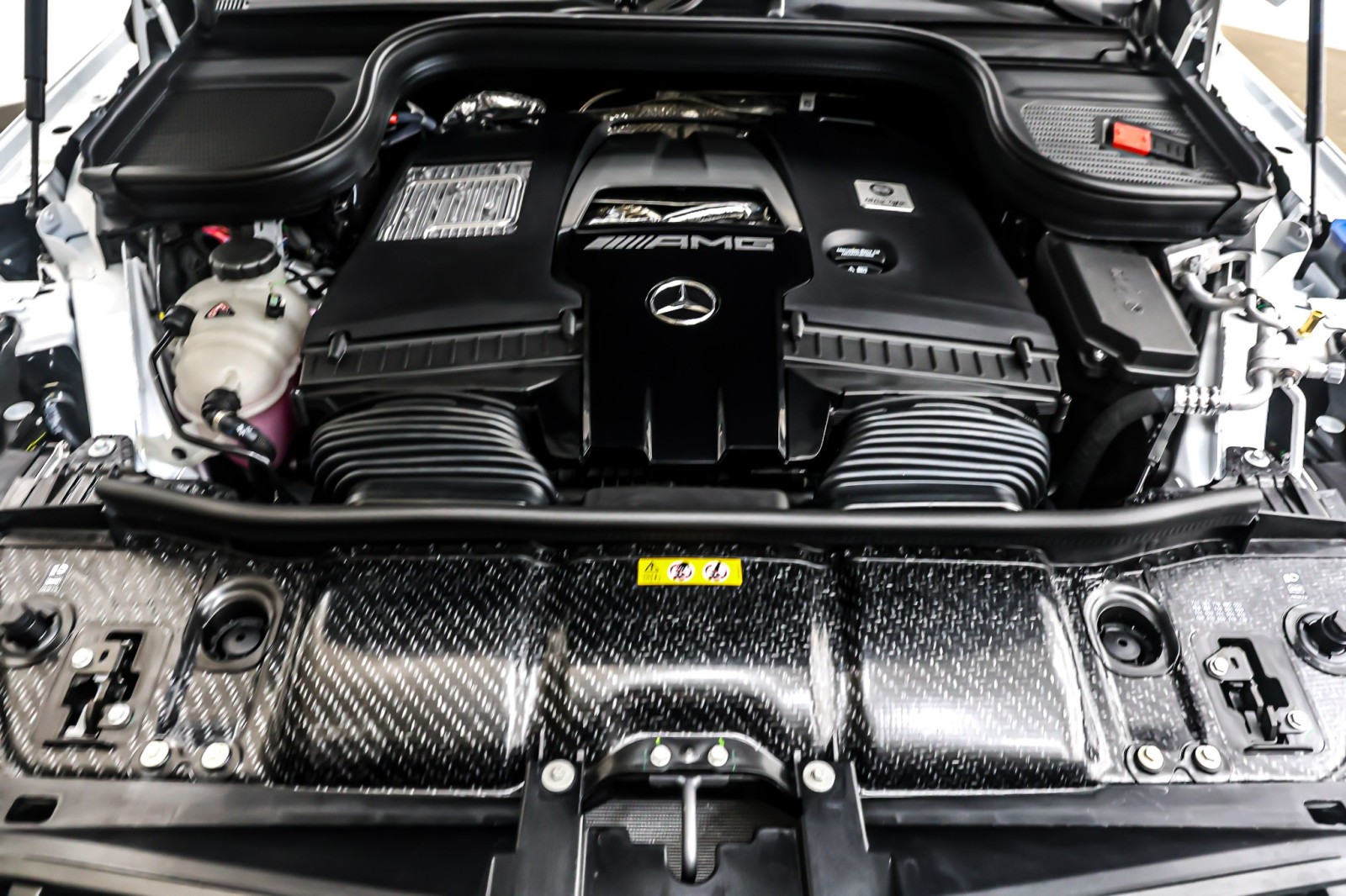 New 2026 MANUFAKTUR Moonlight White Metallic Mercedes-Benz AMG® GLE 63 S image 11