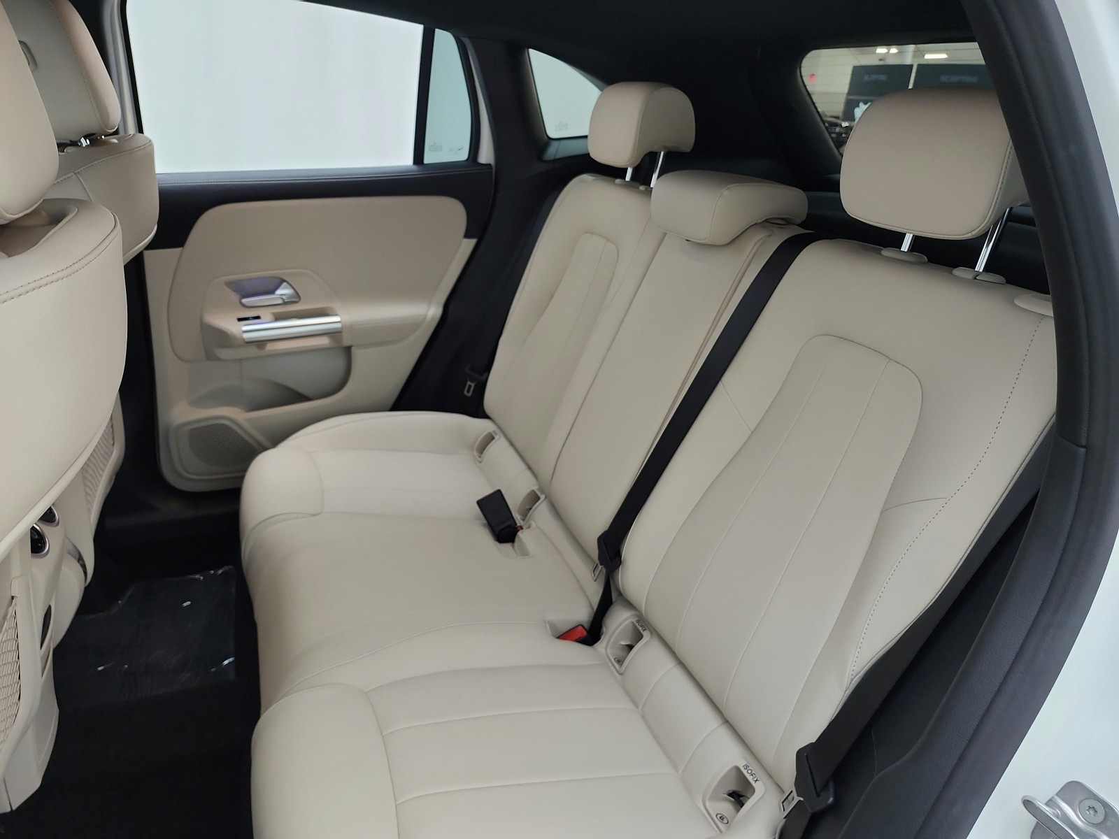Used 2024 Polar White Mercedes-Benz GLA 250 SUV image 11