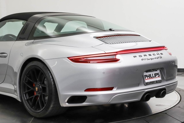 2019 Porsche 911 4 GTS 17