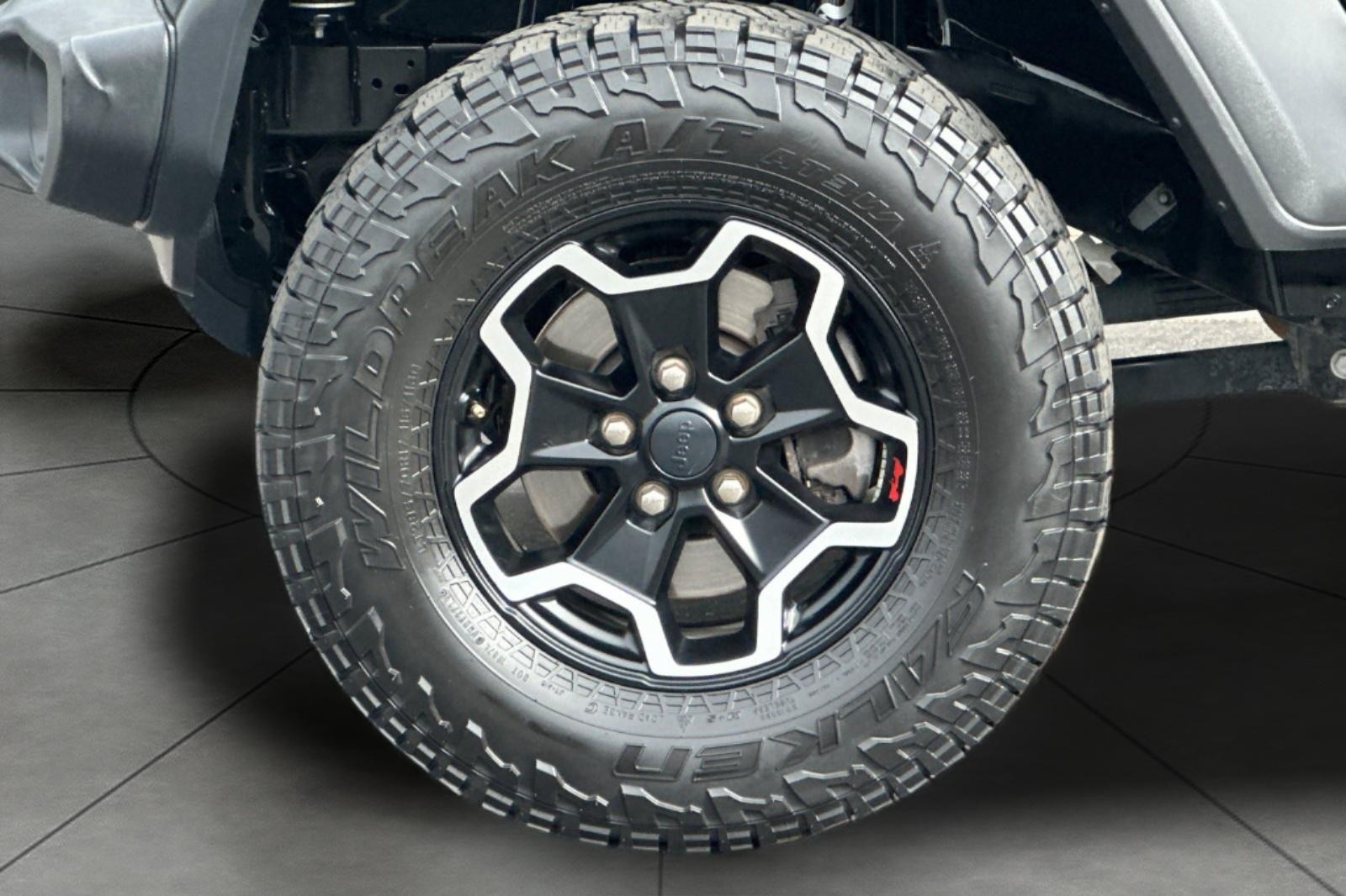 Used 2020 BLACK Jeep Sport S image 24