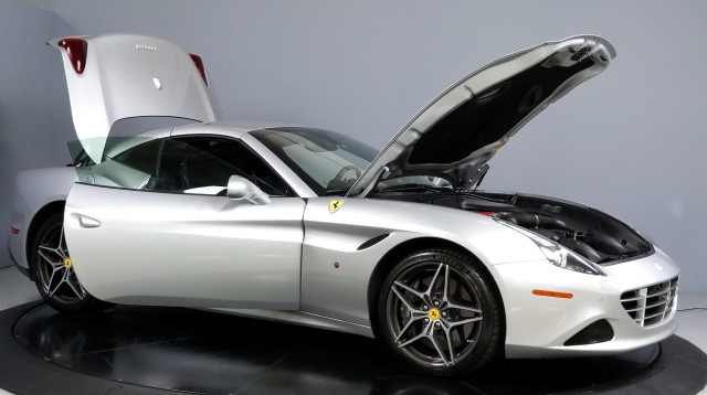 2016 Ferrari California T 16