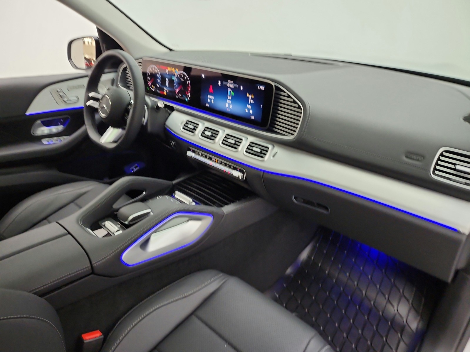 New 2026 Cirrus Silver Metallic Mercedes-Benz GLS 450 4MATIC® SUV image 15