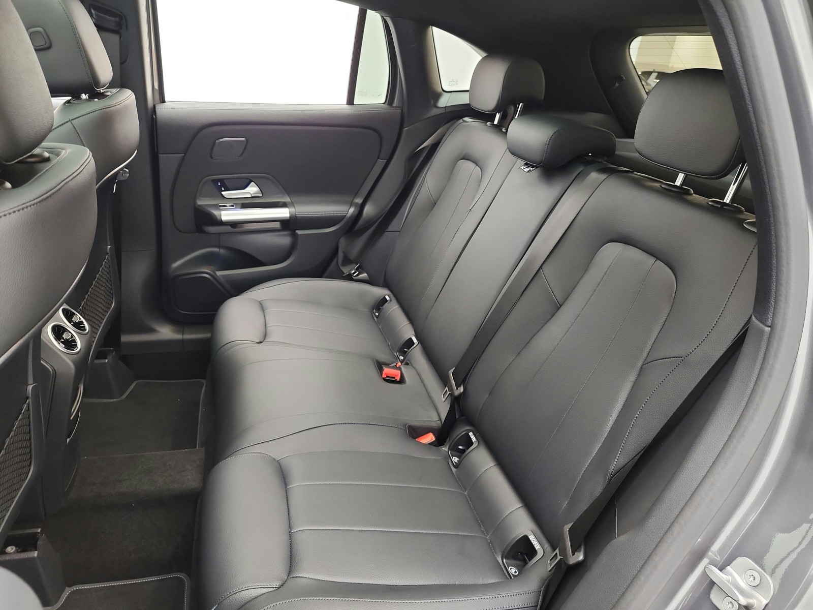 New 2026 Mountain Grey Metallic Mercedes-Benz GLA 250 SUV image 11