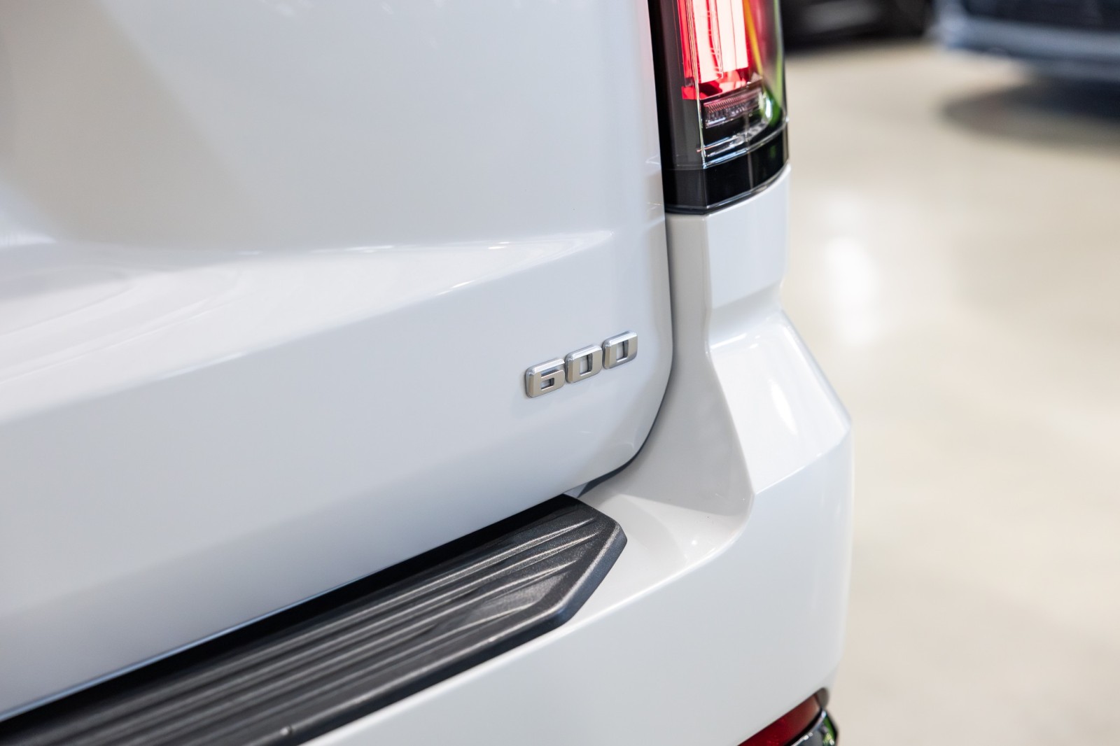 Used Car 2025 Cadillac Escalade  4wd Sport Platinum - 24 Inch Wheels - Crystal White Paint For Sale Under $120,000 In Boerne, Texas