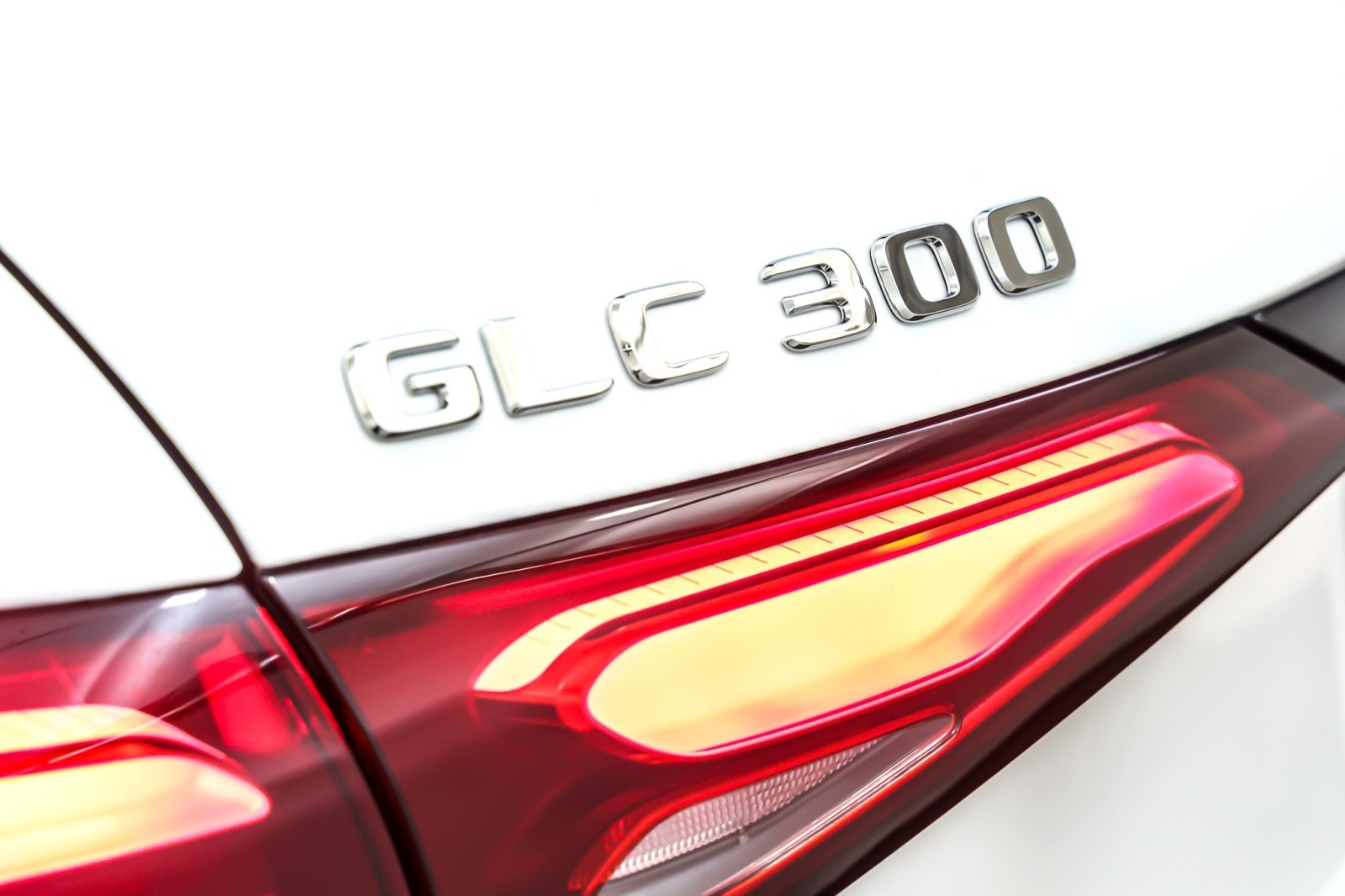 New 2026 Polar White Mercedes-Benz GLC 300 image 9