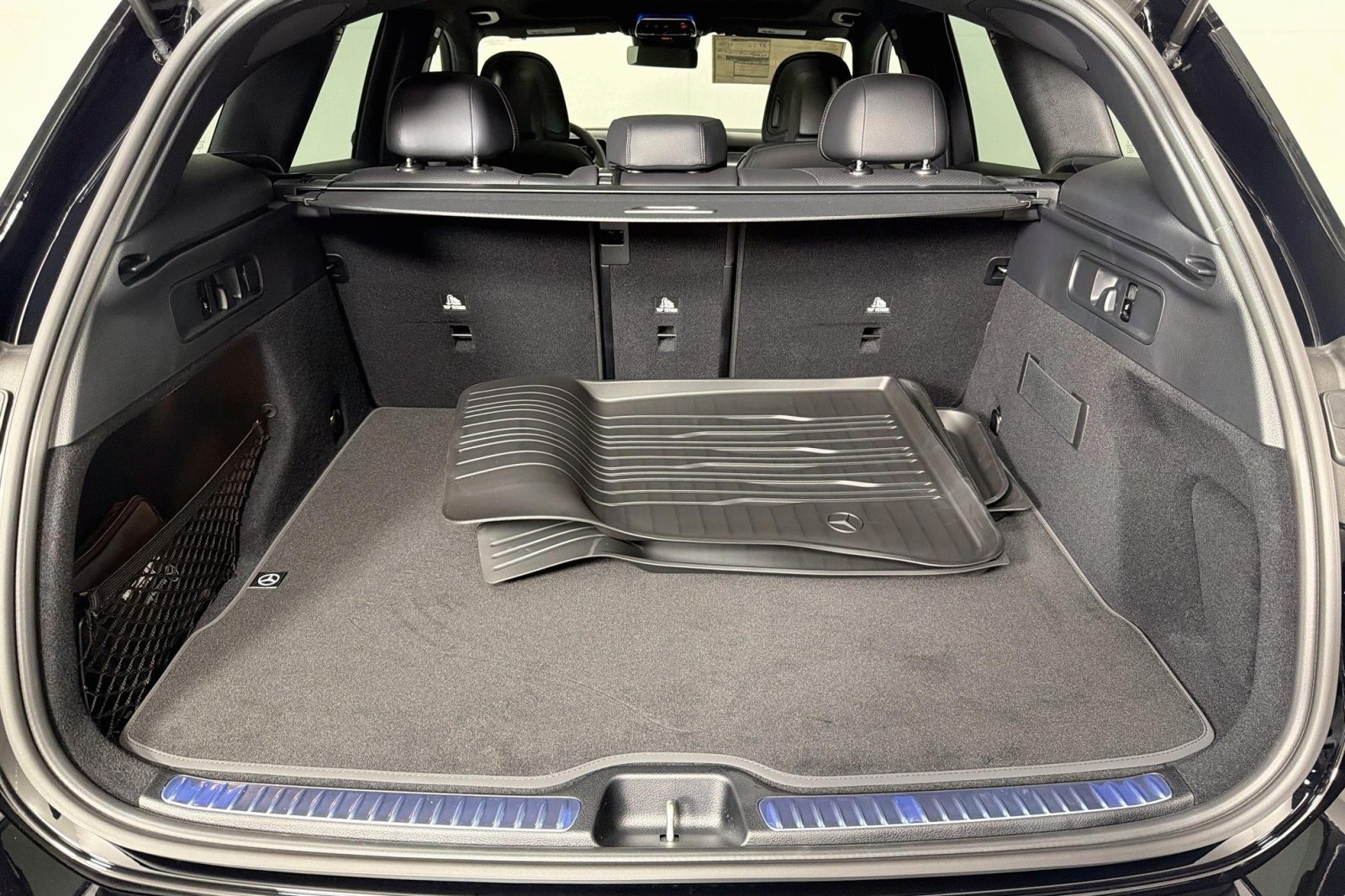 New 2026 Black Mercedes-Benz GLC 300 SUV image 22