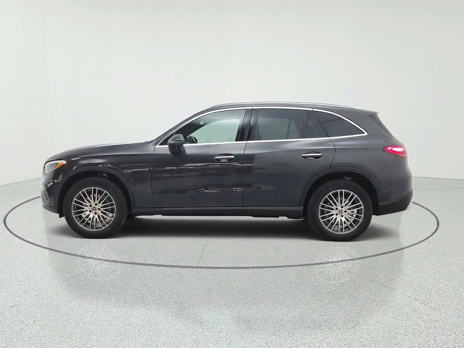 New 2027 Graphite Grey Metallic Mercedes-Benz GLC 300 SUV image 8