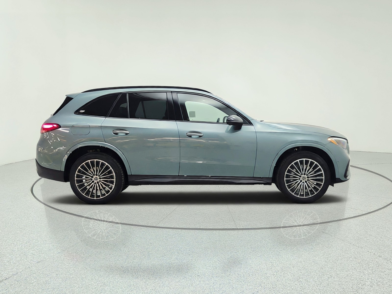 New 2027 Verde Silver Metallic Mercedes-Benz GLC 300 SUV image 4